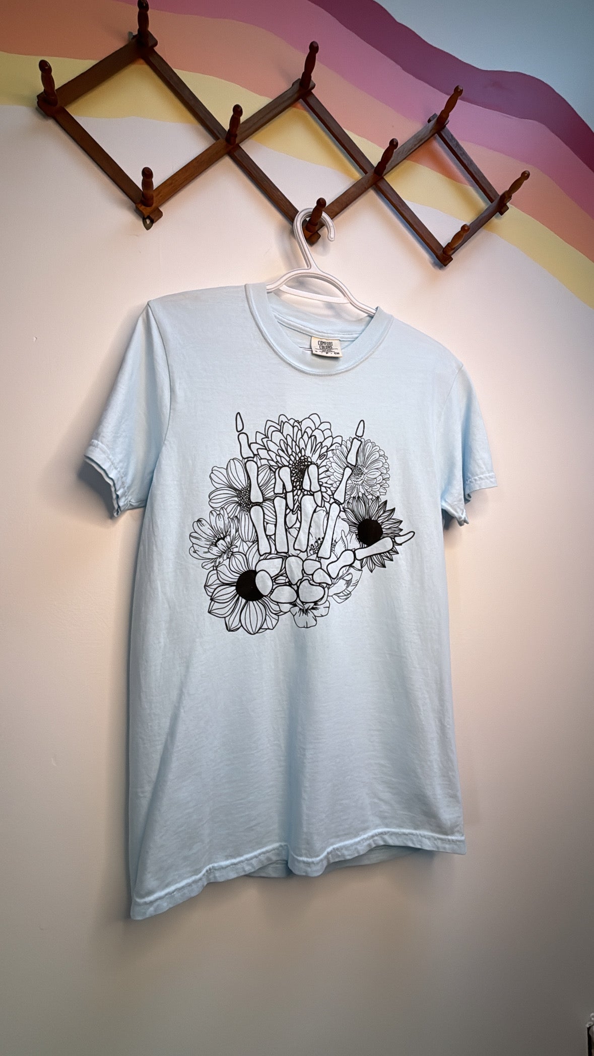 Skull Hand & Flowers Tee. Small