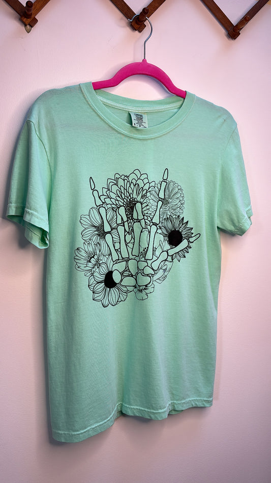 Skull Hand & Flowers Tee. Small