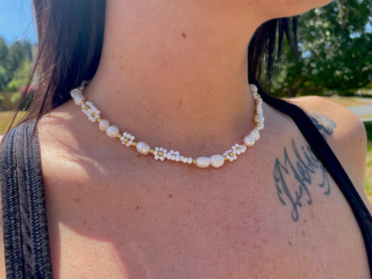 Pearl & Daisy Necklace