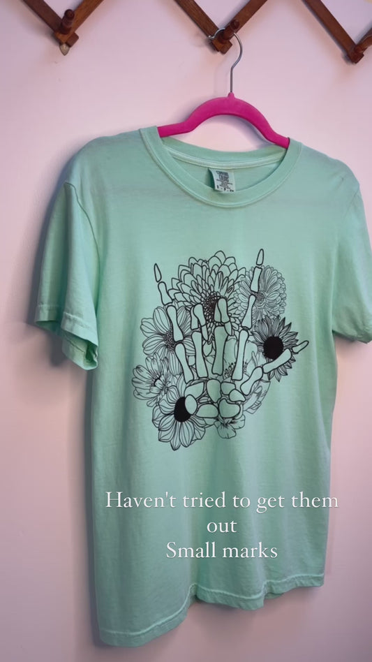 Skull Hand & Flowers Tee. Small